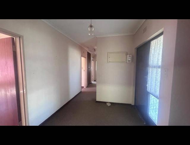 3 BEDROOM HOUSE FOR SALE IN KOSMOSPARK